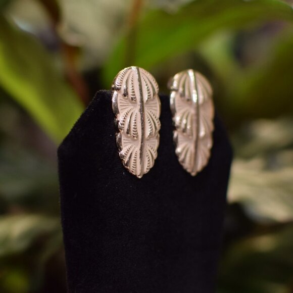 Vintage “Made in Germany” Shield-Shape Silver-Tone Clip-On Earrings | Art Deco S - Picture 3 of 5